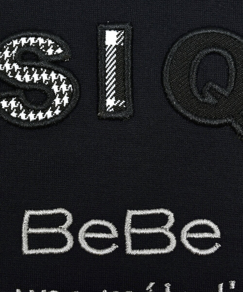 BeBe(ベベ)の「ポンチチェックパッチロゴトレーナー(90~150cm)(スウェット・キッズ・オフホワイト/ブラック・130cm/100cm/150cm/140cm/110cm/120cm/90cm)」の18枚目の写真