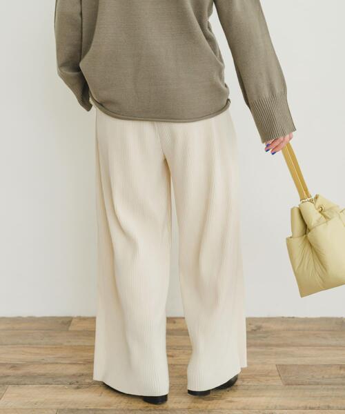 ITEMS URBANRESEARCH（アイテムズ アーバンリサーチ）の「プリーツシャーリングパンツ（その他パンツ・レディース・カーキ/ベージュ/ブラック/ホワイト系その他・FREE）」の7枚目の写真