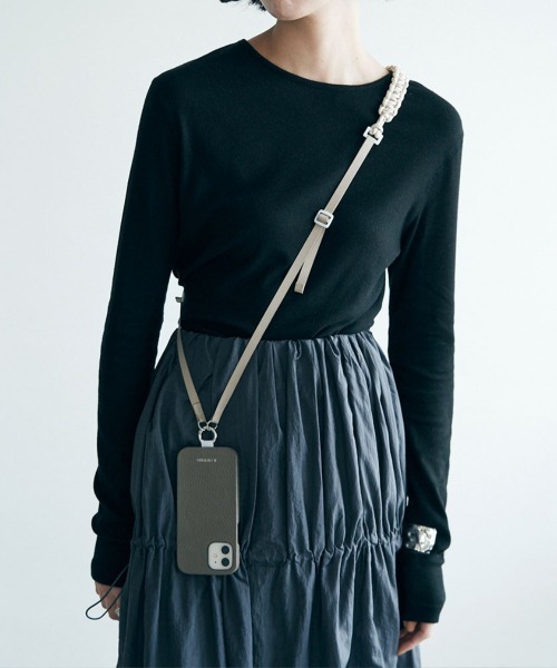 marjour（マージュール）の「PARACORD MOBILE PHONE STRAP（スマホグッズ・レディース・ピンク/ブラウン/オフホワイト・FREE）」の2枚目の写真