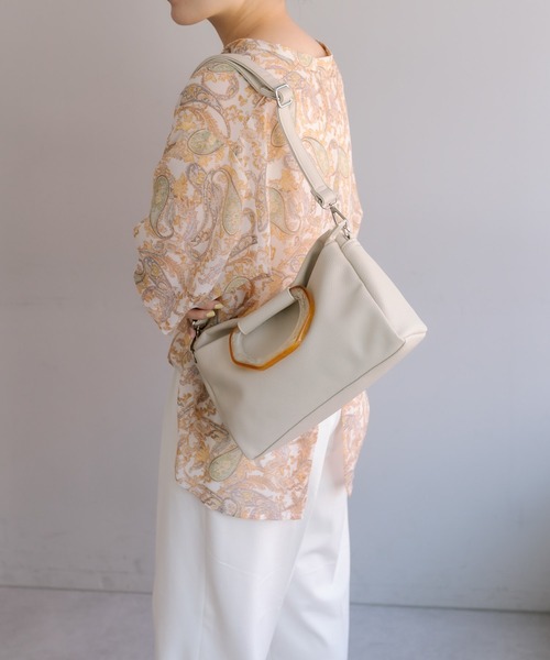 ear PAPILLONNER（イアパピヨネ）の「《カスタムベルト2本付き》Dパーツミドルショルダーバッグ（ショルダーバッグ・レディース・ブラック/グレー/アイボリー/ネイビー・FREE）」の13枚目の写真