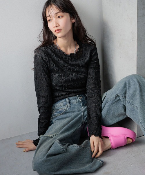 LOWRYS FARM（ローリーズファーム）の「シャーリングプルオーバーＬＳ  991515（Tシャツ/カットソー・レディース・ブラック/ベージュ/アイボリー/カーキ/イエロー/ブルー・FREE）」の9枚目の写真