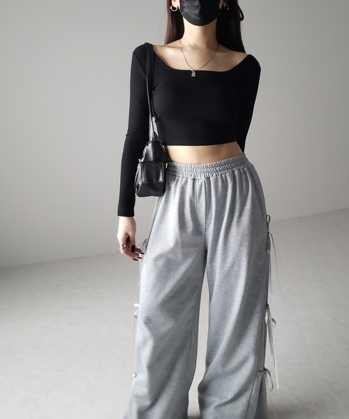me+em select(ミームセレクト)の「【 カップ付き 】ショート丈スクエアネックタイトカットソートップス(Tシャツ/カットソー・レディース・グレー/ブラック/ホワイト・FREE)」の16枚目の写真