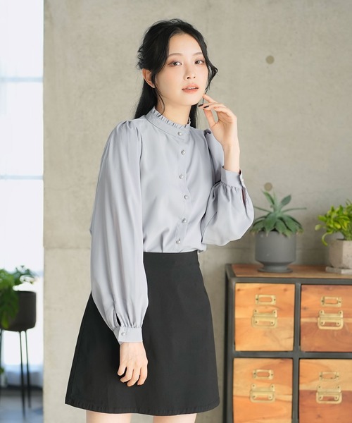 Newlyme(ニューリーミー)の「フリルスタンドカラーブラウス(シャツ/ブラウス・レディース・ブラック/グレイッシュブルー/パープル/ブルー/ホワイト/グリーン/チェリーピンク/ワイン・XX-LARGE/MEDIUM/LARGE/X-LARGE/SMALL)」の5枚目の写真