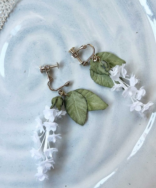 m.soeur（エムスール）の「ヤマゴボウとリーフのイヤリング（イヤリング・レディース・グリーン・FREE）」の3枚目の写真