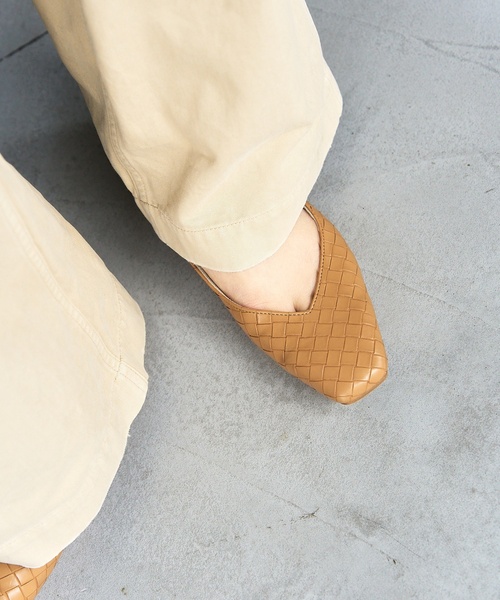 LE TALON(ルタロン)の「スクエアVカットフラット(その他シューズ・レディース・シルバー/アイボリー/サックスブルー/キャメル・23.5cm/24.5cm/23cm/24cm/25cm/22.5cm/22cm/25.5cm/21/21.5)」の3枚目の写真