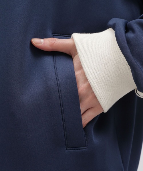 LAKOLE（ラコレ）の「トラックジャケット（スウェット・レディース・アイボリー/ネイビー・MEDIUM/SMALL）」の7枚目の写真