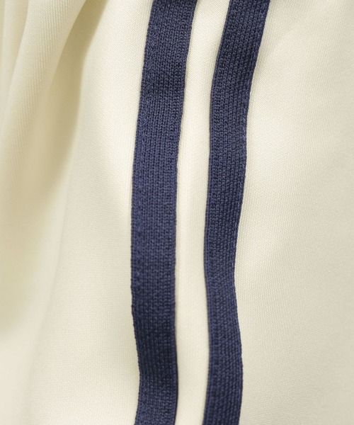 LAKOLE（ラコレ）の「トラックジャケット（スウェット・レディース・アイボリー/ネイビー・MEDIUM/SMALL）」の16枚目の写真