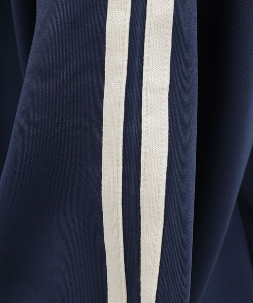 LAKOLE（ラコレ）の「トラックジャケット（スウェット・レディース・アイボリー/ネイビー・MEDIUM/SMALL）」の13枚目の写真