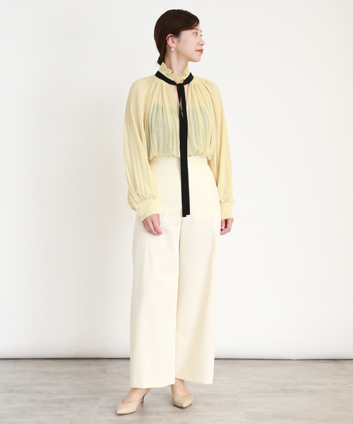 VERMEIL par iena(ヴェルメイユパーイエナ)の「【L’UNE/リュンヌ】別注 プリーツフリルブラウス(シャツ/ブラウス・レディース・ベージュ系その他/ネイビー/イエロー・FREE)」の21枚目の写真