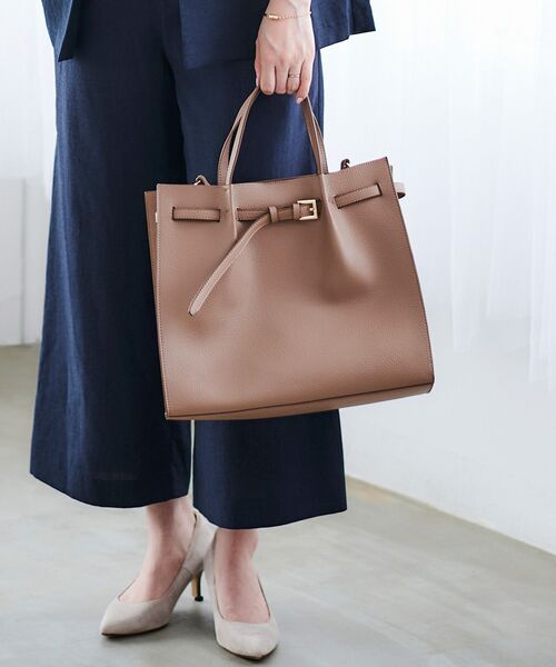 le.coeur blanc(ルクールブラン)の「ベルトデザイントートバッグ(トートバッグ・レディース・ベージュ/ブラック・FREE)」の2枚目の写真