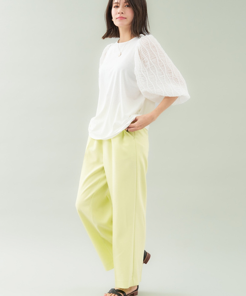 abahouse mavie(アバハウスマヴィ)の「袖シアーシャーリングプルオーバー(Tシャツ/カットソー・レディース・ブラック/ホワイト・フリー)」の13枚目の写真