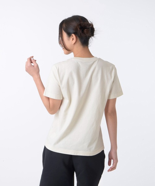 NEW BALANCE（ニューバランス）の「Sport Essentials Small Logo ショートスリーブTシャツ（Tシャツ/カットソー・レディース・ブラック/アイボリー/カーキ/ライトピンク・SMALL/MEDIUM/LARGE/X-LARGE）」の13枚目の写真