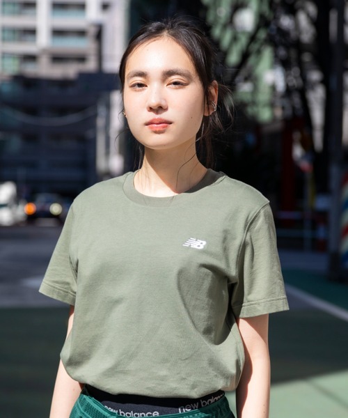 NEW BALANCE（ニューバランス）の「Sport Essentials Small Logo ショートスリーブTシャツ（Tシャツ/カットソー・レディース・ブラック/アイボリー/カーキ/ライトピンク・SMALL/MEDIUM/LARGE/X-LARGE）」の16枚目の写真