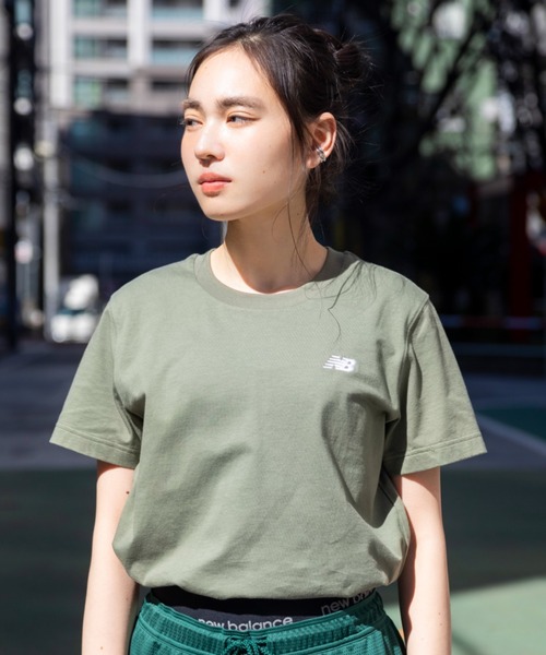NEW BALANCE（ニューバランス）の「Sport Essentials Small Logo ショートスリーブTシャツ（Tシャツ/カットソー・レディース・ブラック/アイボリー/カーキ/ライトピンク・SMALL/MEDIUM/LARGE/X-LARGE）」の20枚目の写真