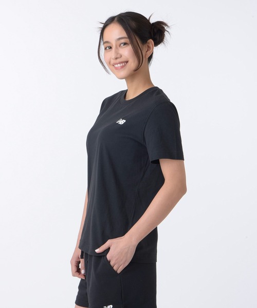 NEW BALANCE（ニューバランス）の「Sport Essentials Small Logo ショートスリーブTシャツ（Tシャツ/カットソー・レディース・ブラック/アイボリー/カーキ/ライトピンク・SMALL/MEDIUM/LARGE/X-LARGE）」の21枚目の写真