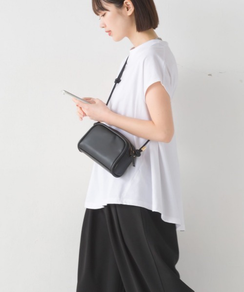 OMNES（オムネス）の「コットンベア天竺ボトルネックAラインプルオーバー（Tシャツ/カットソー・レディース・ブラック/ホワイト/ライトグレー/グリーン/キャメル/桜・MEDIUM/LARGE）」の8枚目の写真