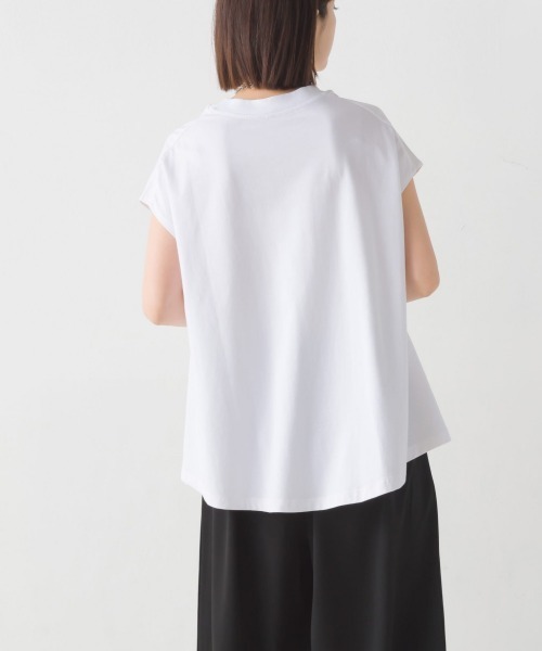 OMNES（オムネス）の「コットンベア天竺ボトルネックAラインプルオーバー（Tシャツ/カットソー・レディース・ブラック/ホワイト/ライトグレー/グリーン/キャメル/桜・MEDIUM/LARGE）」の9枚目の写真