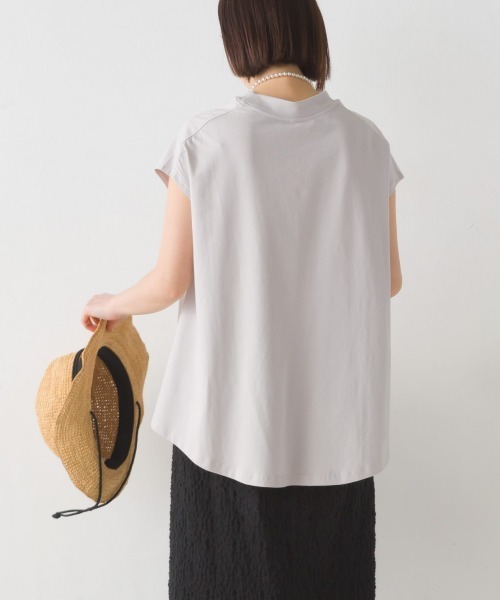 OMNES（オムネス）の「コットンベア天竺ボトルネックAラインプルオーバー（Tシャツ/カットソー・レディース・ブラック/ホワイト/ライトグレー/グリーン/キャメル/桜・MEDIUM/LARGE）」の19枚目の写真