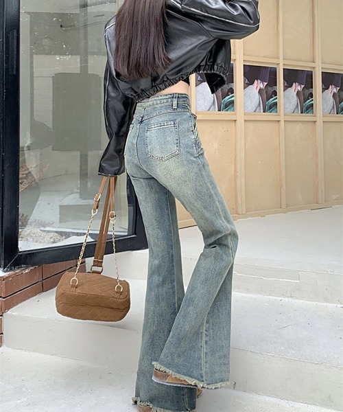 SpRay(スプレイ)の「裾フリンジストレッチデニムフレアパンツ(デニムパンツ・レディース・ブルー・SMALL/MEDIUM/LARGE)」の6枚目の写真