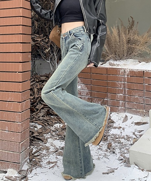 SpRay(スプレイ)の「裾フリンジストレッチデニムフレアパンツ(デニムパンツ・レディース・ブルー・SMALL/MEDIUM/LARGE)」の2枚目の写真