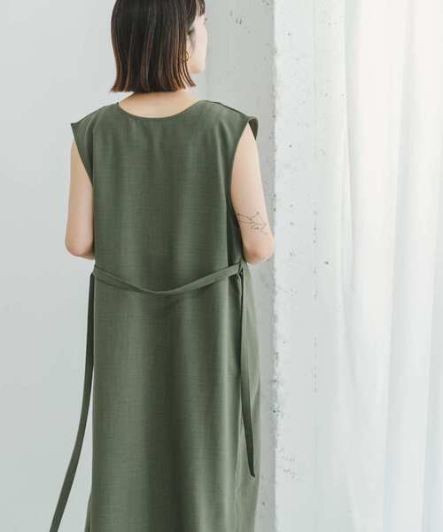 ITEMS URBANRESEARCH（アイテムズ アーバンリサーチ）の「『セットアップ対応』リネンライクウエストマークワンピース（ワンピース・レディース・ブラック/ベージュ/グリーン系その他・FREE）」の16枚目の写真