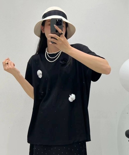 LOULOU select(ルルセレクト)の「フラワーモチーフラインストーンTシャツ(Tシャツ/カットソー・レディース・オフホワイト/ブラック・M)」の17枚目の写真