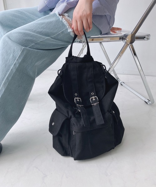 AS KNOW AS plus(アズノゥアズプラス)の「帆布 キャンバス ダブルベルト ビッグポケットリュック(バックパック/リュック・レディース・ブラック/ベージュ/アイボリー/グレー・FREE)」の2枚目の写真