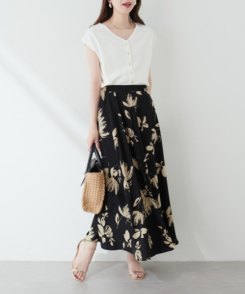 natural couture（ナチュラルクチュール）の「モノトーン花柄