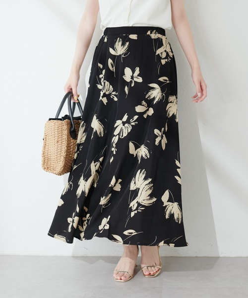 natural couture（ナチュラルクチュール）の「モノトーン花柄フレア