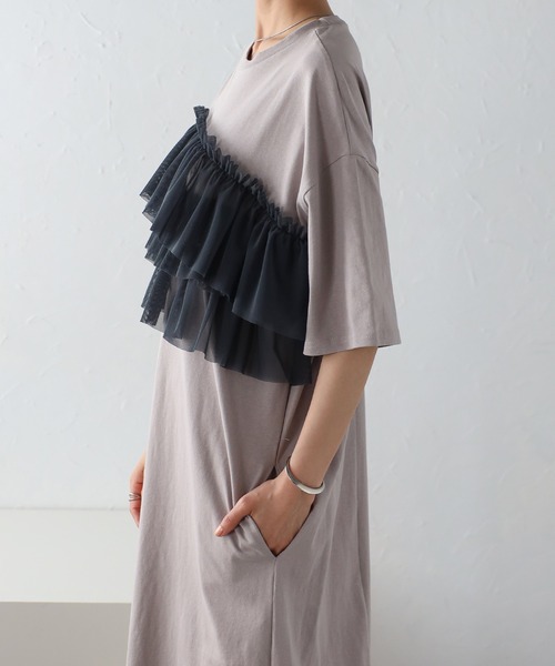 each（イーチ）の「チュールビスチェ風カットロングワンピ（ワンピース・レディース・ブラック/グレイッシュベージュ・FREE）」の13枚目の写真