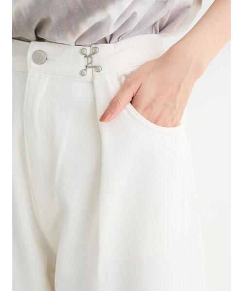 ELENCARE DUE（エレンカーレデュエ）の「・ELENCARE　DUE　ホワイトデニムタックパンツ（デニムパンツ・レディース・ホワイト・FREE）」の6枚目の写真