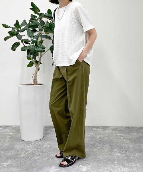 fredy emue（フレディエミュ）の「素材感ブラウスカットソー（Tシャツ/カットソー・レディース・サックスブルー/ブラック/オフホワイト/ライトグリーン・38）」の6枚目の写真