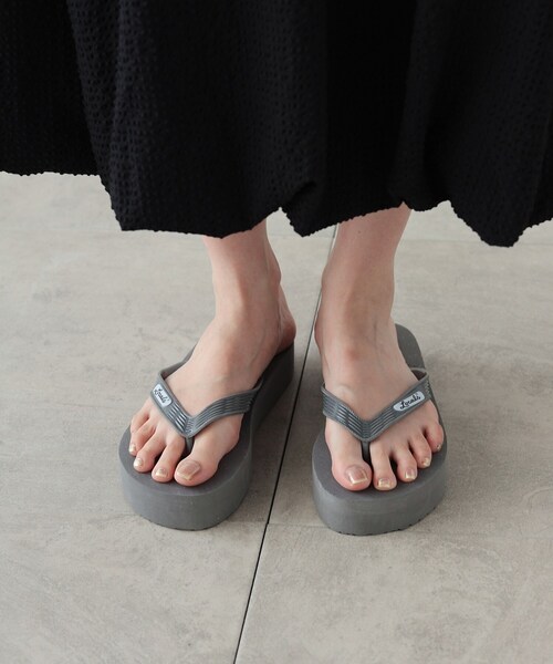 GALLEST(ギャレスト)の「◆【LOCALS】厚底ビーチサンダル(サンダル・レディース・ライトベージュ/チャコールグレー/ブラック・40)」の11枚目の写真