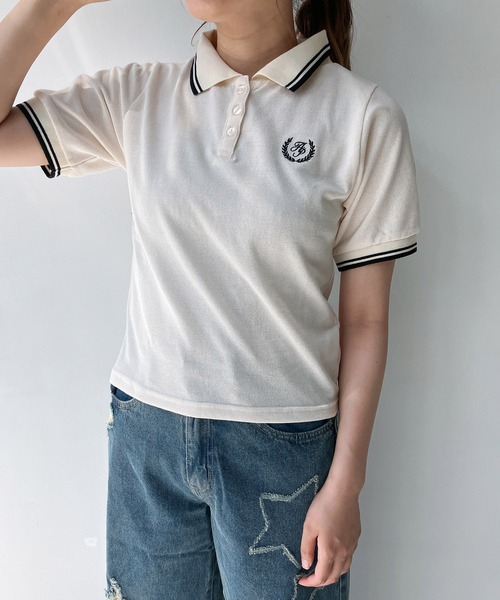 AS KNOW AS plus(アズノゥアズプラス)の「◎ワンポイントロゴ刺繍 半袖ラインポロシャツ(ポロシャツ・レディース・ネイビー/ピンク/アイボリー/グリーン・FREE)」の2枚目の写真