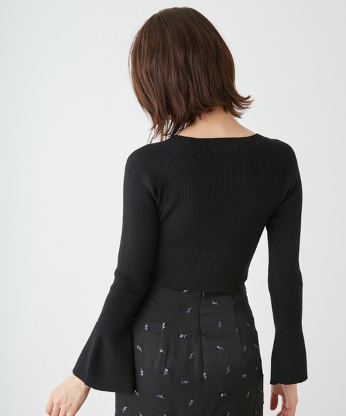 SNIDEL（スナイデル）の「クロップドフレアスリーブカーディガン（ニット/セーター・レディース・アイボリー/ブラック/ラベンダー/ブラウン・FREE）」の8枚目の写真