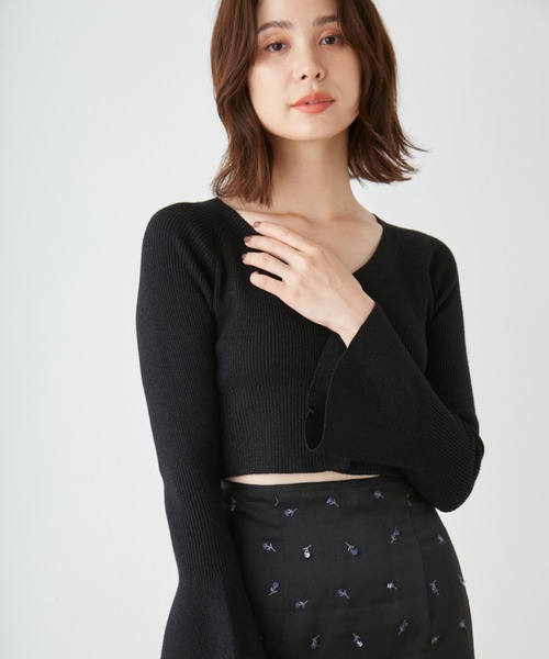 SNIDEL（スナイデル）の「クロップドフレアスリーブカーディガン（ニット/セーター・レディース・アイボリー/ブラック/ラベンダー/ブラウン・FREE）」の7枚目の写真