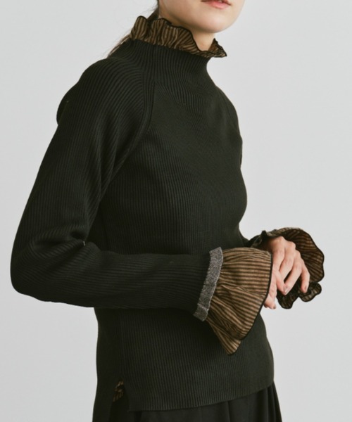 Libra Cue（リブラ キュー）の「ハイネックフリルリブニット（ニット/セーター・レディース・レッド/アイボリー/ブラック/ブルー/グレー・FREE）」の2枚目の写真