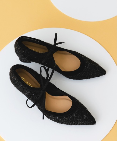 RODE SKO(ロデスコ)の「『MADE IN JAPAN』チャンキーヒールリボンパンプス(パンプス・レディース・オフホワイト/ブラック/ベージュ/ブラック系その他/ベージュ系その他/ブラウン系その他/モカ/その他2/その他1・36/37/38/39)」の8枚目の写真