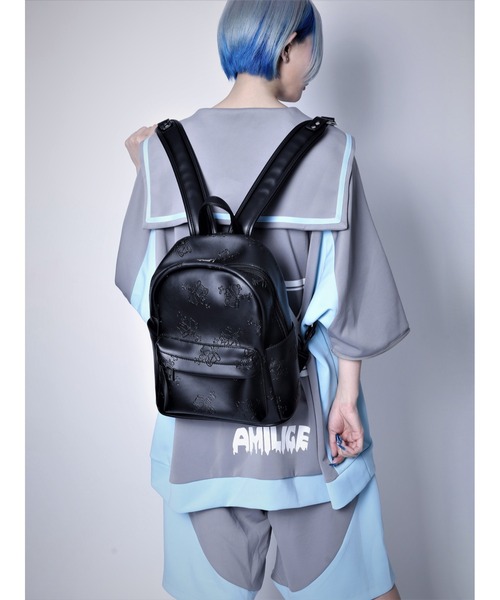 くぎベア　総柄プリントリュック　Amiliga アミリージュ　レフレム Amilige（アミリージュ）の「くぎベア型押し総柄リュック