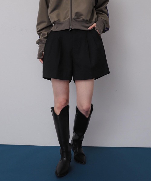 SENSE OF PLACE by URBAN RESEARCH（センスオブプレイスバイアーバンリサーチ）の「ダブルタックショートパンツ（その他パンツ・レディース・ブラック/グレー・SMALL/MEDIUM）」の2枚目の写真