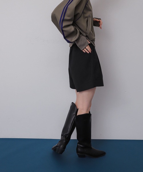 SENSE OF PLACE by URBAN RESEARCH（センスオブプレイスバイアーバンリサーチ）の「ダブルタックショートパンツ（その他パンツ・レディース・ブラック/グレー・SMALL/MEDIUM）」の3枚目の写真