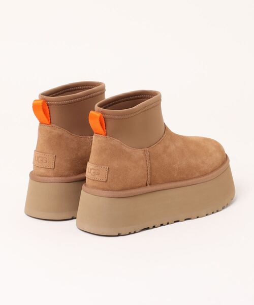 UGG(アグ)の「【UGG】MINI DIPPER(ブーツ・レディース・ブラウン・23cm/24cm/25cm)」の2枚目の写真