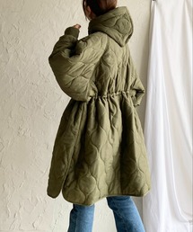 She's Closet（シーズクローゼット）の「フード付きミドル丈中綿スタンドカラーモンスターキルティングコート（ダウンジャケット/コート）」