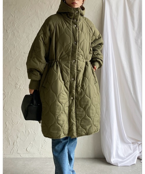 She's Closet(シーズクローゼット)の「フード付きミドル丈中綿スタンドカラーモンスターキルティングコート(ダウンジャケット/コート・レディース・アイボリー/カーキ/ブラック・FREE)」の11枚目の写真