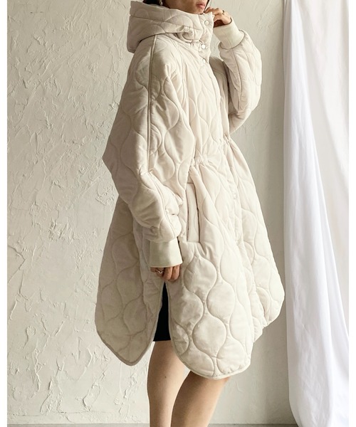 She's Closet(シーズクローゼット)の「フード付きミドル丈中綿スタンドカラーモンスターキルティングコート(ダウンジャケット/コート・レディース・アイボリー/カーキ/ブラック・FREE)」の19枚目の写真
