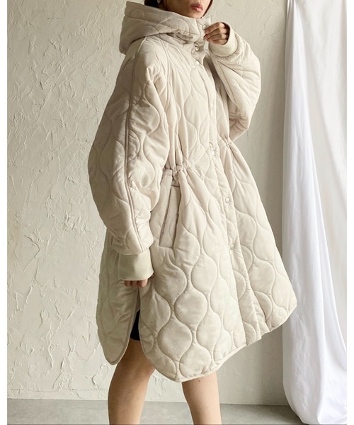 She's Closet(シーズクローゼット)の「フード付きミドル丈中綿スタンドカラーモンスターキルティングコート(ダウンジャケット/コート・レディース・アイボリー/カーキ/ブラック・FREE)」の22枚目の写真