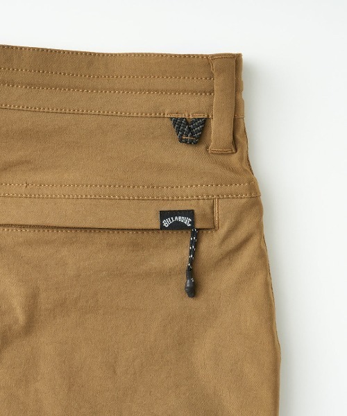 BILLABONG(ビラボン)の「BILLABONG メンズ SURFTREK PLUS PANT ロングパンツ/ビラボンストレッチテーパードナイロンボトムス(その他パンツ・メンズ・ブラック/キャメル・MEDIUM/LARGE/X-LARGE)」の3枚目の写真
