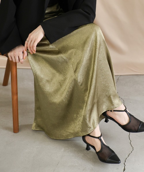 select MOCA（セレクトモカ）の「クラッシュサテンロングスカート（スカート・レディース・カーキ/ブラック/グレー・MEDIUM/LARGE）」の11枚目の写真