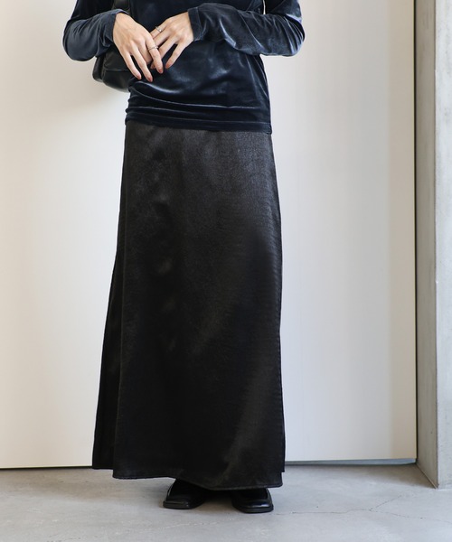 select MOCA（セレクトモカ）の「クラッシュサテンロングスカート（スカート・レディース・カーキ/ブラック/グレー・MEDIUM/LARGE）」の16枚目の写真