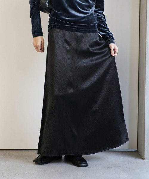 select MOCA（セレクトモカ）の「クラッシュサテンロングスカート（スカート・レディース・カーキ/ブラック/グレー・MEDIUM/LARGE）」の20枚目の写真